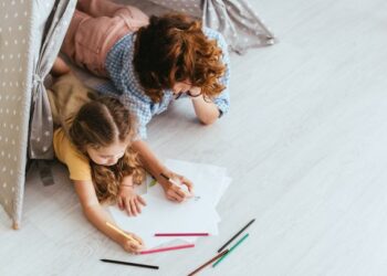 Виплата компенсації за “муніципальну няню”: умови отримання допомоги на Київщині