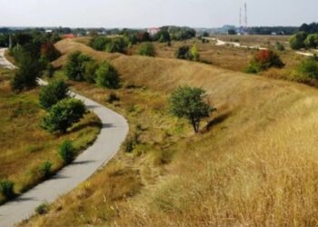 Змієві вали Київщини руйнують заради будівництва котеджів | ПРО ГОЛОВНЕ