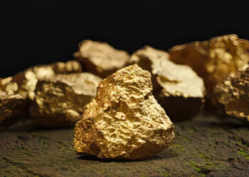 Золото подорожчало на 27% за рік, досягнувши 2615 доларів за унцію |