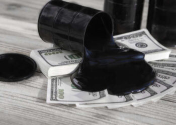 Ціни на нафту залишаються поблизу максимумів на тлі санкцій США проти російського експорту |