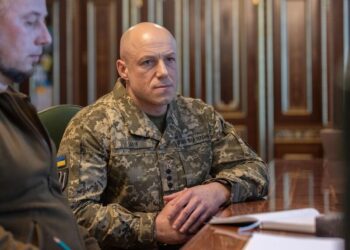 “Добре знає фронт”. Зеленський оголосив переможця опитування щодо начальника Академії Сухопутних військ