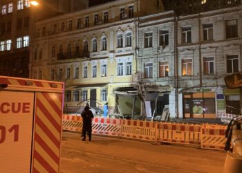 Дві історичні будівлі біля Центрального залізничного вокзалу постраждали через прорив тепломереж | ПРО ГОЛОВНЕ