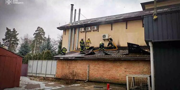 Евакуйовували людей: в Ірпені сталася пожежа в котельні готельно-ресторанного комплексу