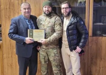 Фото дня: ряжені та корупціонери обмінюються грамотами та подяками