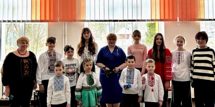 Юні бучанці передали військовим потужні дрони-камікадзе