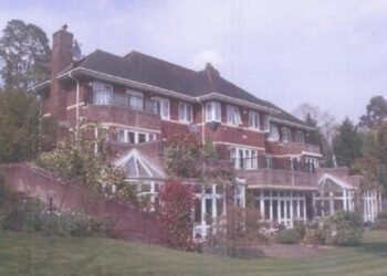 Маєток Тищенків в Англії продано – юристка Гутовська