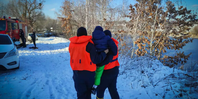На Білоцерківщині врятували двох дітей, які провалилися під кригу (ФОТО)