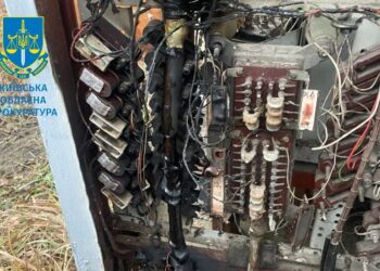 На Бучанщині диверсант підпалив релейну шафу Укрзалізниці