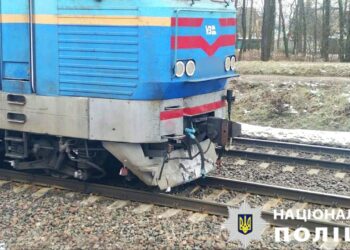 На Фастівщині під колесами потяга загинув молодик: поліція Київщини розслідує обставини події на залізниці