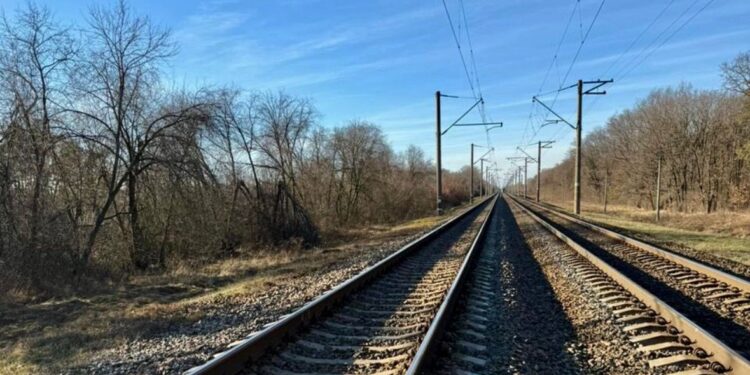 На Київщині під колесами потяга загинула 65-річна киянка