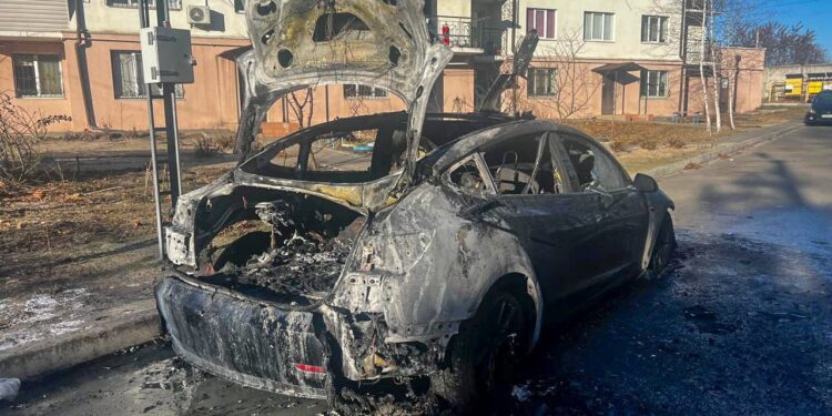 Поліцейські Київщини повідомили про підозру зловмиснику, який підпалив авто знайомого
