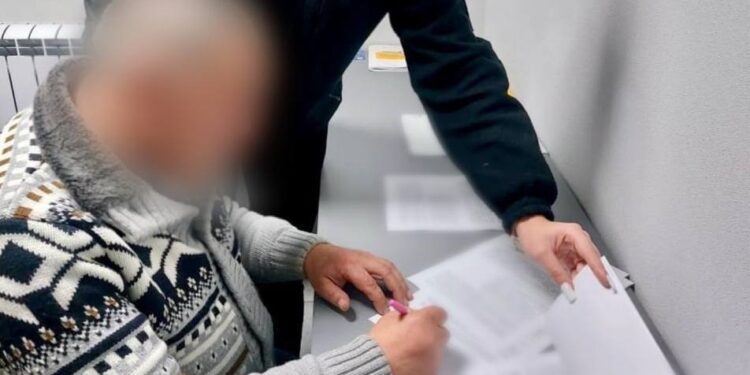 Поліція Київщини повідомила про підозру чоловіку, який вчинив наругу над Державним Прапором