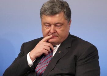 Політолог Олещук: Порошенко вимагає зупинити транзит російської нафти, хоча він з росіянами й Медведчуком віджав частину нафтопроводу України