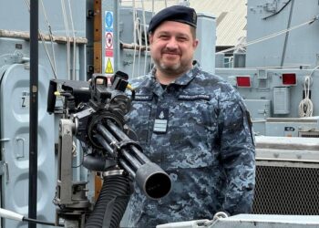 Речник ВМС ЗСУ заявив, що у хостелі в Києві йому з офіцерами відмовили в обіді зі словами “військові небезпечні”