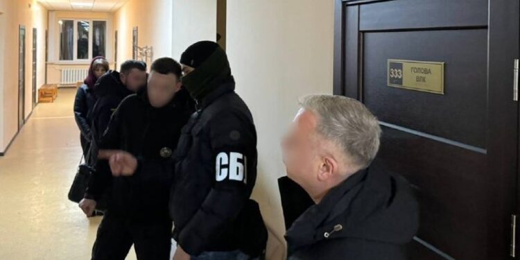 У Білій Церкві взяли під варту лікаря ВЛК, який вимагав 40 тис грн за запис “обмежено придатний” у медкартці