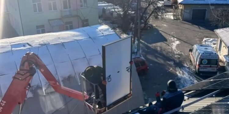 У Боярській амбулаторії встановили сучасну електростанцію