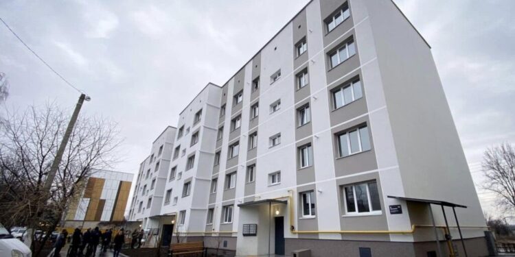 У Бородянці відновили ще один багатоквартирний будинок