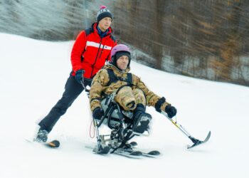 У Голосіївському парку ветерани протестували адаптивні лижі | ПРО ГОЛОВНЕ