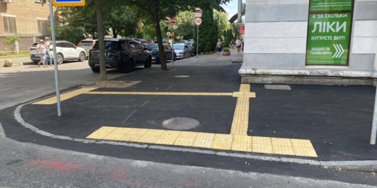 У Славутичі та Бучі створять безбар’єрні маршрути