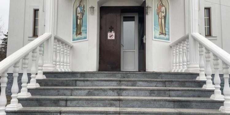 У Василькові затримали чоловіка, який напав на священника у соборі