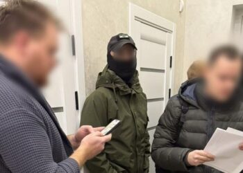 Українські прокурори повідомили про підозру ексведучого підсанкційних телеканалів