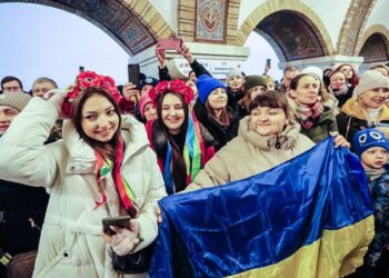 Українську мову вважають рідною 78% опитаних громадян (ГРАФІКА)