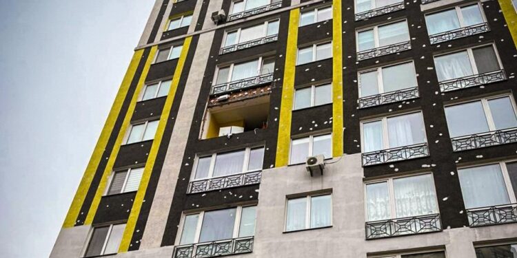 В Ірпені стався вибух у багатоповерхівці: пошкоджена квартира