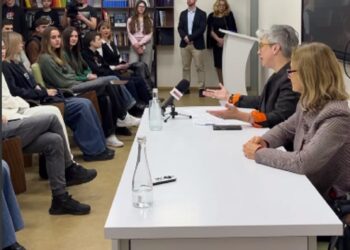 В Ірпінському ліцеї інноваційних технологій пройшла зустріч з посолкою Канади в Україні Наталкою Цмоць