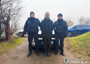 В Яготині поліція затримала чоловіка, який вчинив наругу над прапором України