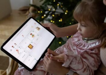В Україні розробляють AI-застосунок для дітей, які не говорять. Він обиратиме слова, реагуючи на погляд