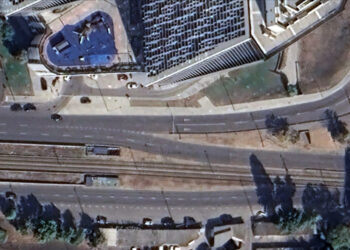 ЖК Манхеттен облаштував заїзд на місці зупинки транспорту | ПРО ГОЛОВНЕ