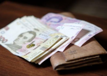 Зміни з 1 лютого: нові тарифи, обмеження на перекази, виплати сім’ям полонених і пенсійні надбавки |