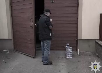 Батьків, які залишили немовля в Богуславі на вулиці в сумці, повідомили про підозру, їм загрожує три роки в’язниці