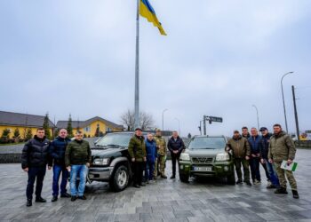 Бучанська громада відправила на фронт два автомобілі