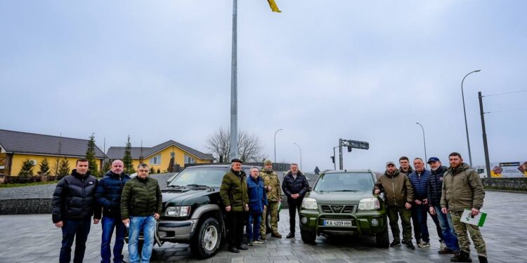 Бучанська громада відправила на фронт два автомобілі
