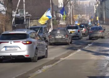 До річниці повномастшабного вторгнення в Ірпені ініціювали автопробіг місцями оборони міста (ФОТО)