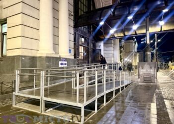 Головний вхід вокзалу у Львові став доступнішим – тепер там є пандус | ПРО ГОЛОВНЕ