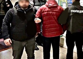 Хабар у 1000 доларів за отримання дозволу: поліцейські Київщини повідомили про підозру посадовцю