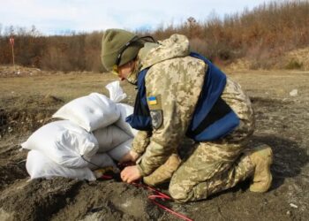 Міноборони України: Понад третина людей, які займаються протимінною діяльністю, – жінки