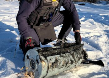 На Київщині на замерзлій поверхні озера знайшли нерозірвану бойову частину російського БпЛА