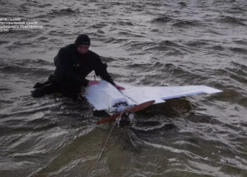 На Київщині з Дніпра дістали уламки ворожого БпЛА