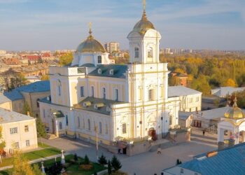 ПЦУ оголосила догану митрополиту Луцькому і Волинському після зображення бізнесменів у соборі