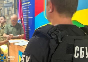 Продавали довідки й переправляли в гідрокостюмах через річку. СБУ розповіла про схеми допомоги ухилянтам