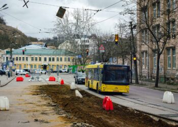 Ремонт Глибочицької продовжується – не ходять трамваї та затори | ПРО ГОЛОВНЕ