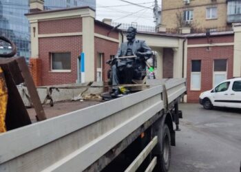 У Києві знесли пам’ятник Івану Павлову | ПРО ГОЛОВНЕ