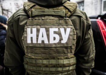 У матеріалах справи Комарницького можуть бути розмови чиновників зі “Слуги народу” – блогерка