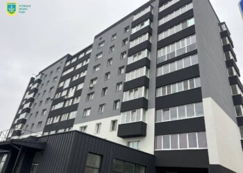 В Ірпені триває капремонт багатоповерхівки на вулиці Соборній