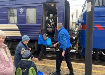 В ОВА оголосили примусову евакуацію дітей із 12 населених пунктів між Покровськом і Костянтинівкою