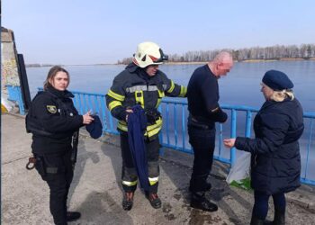 В Українці врятували чоловіка, котрий провалився під кригу