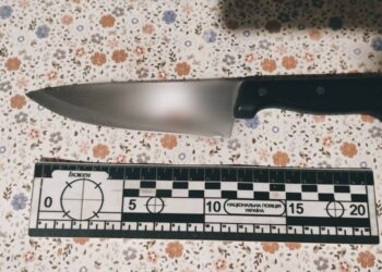 Вдарив ножем співмешканку: поліція повідомила про підозру мешканцю Обухова